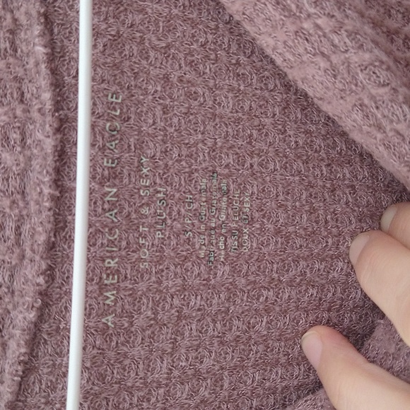 American Eagle dusty rose sweater - Picture 2 of 2